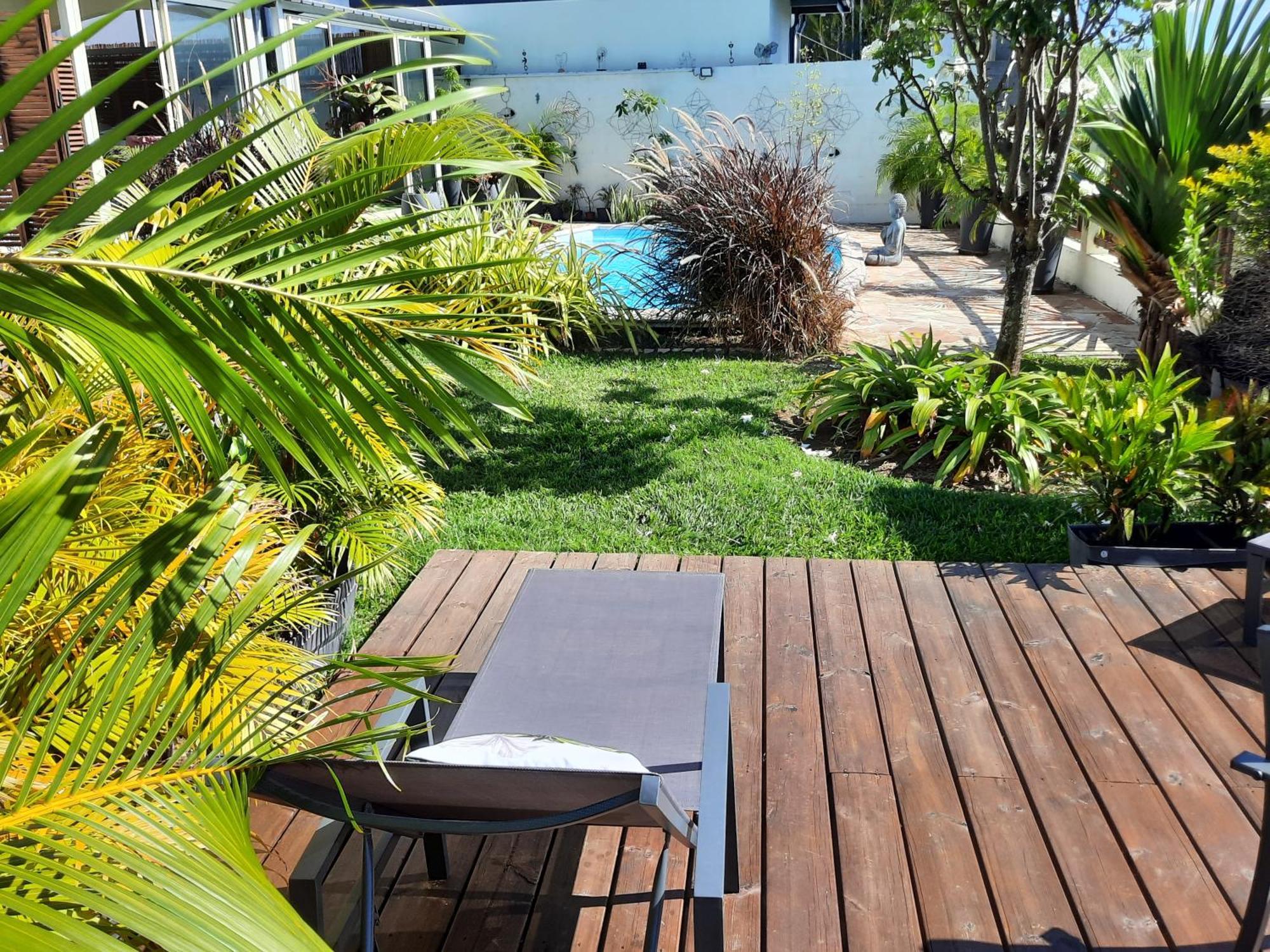 Joli Appartement, Piscine, Jacuzzi Sainte-Suzanne Ngoại thất bức ảnh